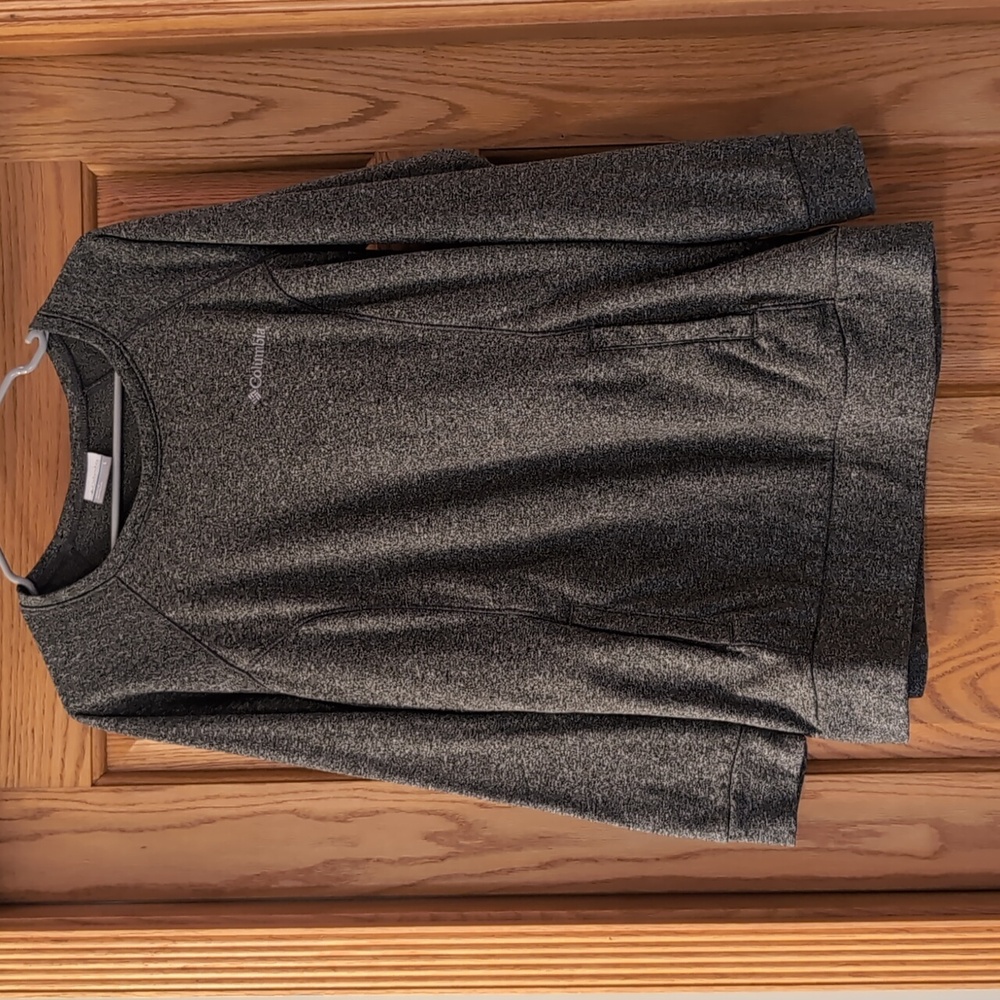 Columbia sweatshirt w/ pockets, size L
